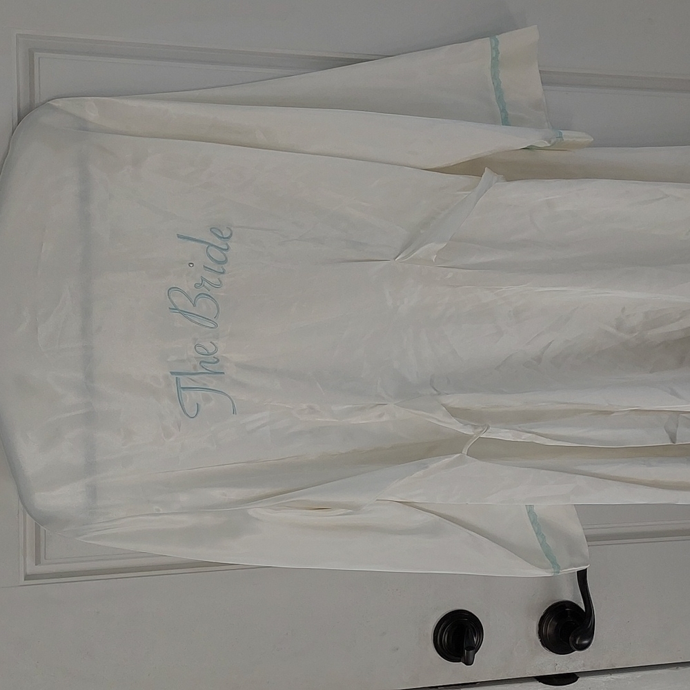 Ambrielle Cream Color Bride Print on Back Embroidery Log Size XL